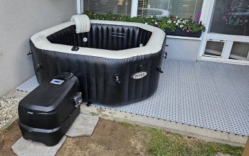GripTil floor under the inflatable hot tub