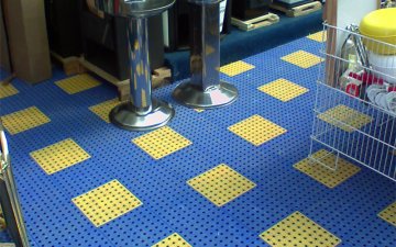 Plastic Floor GripTil - Dimensions - 17 x 8 x 12 mm
