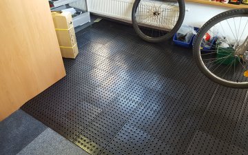 Floor system in bike service